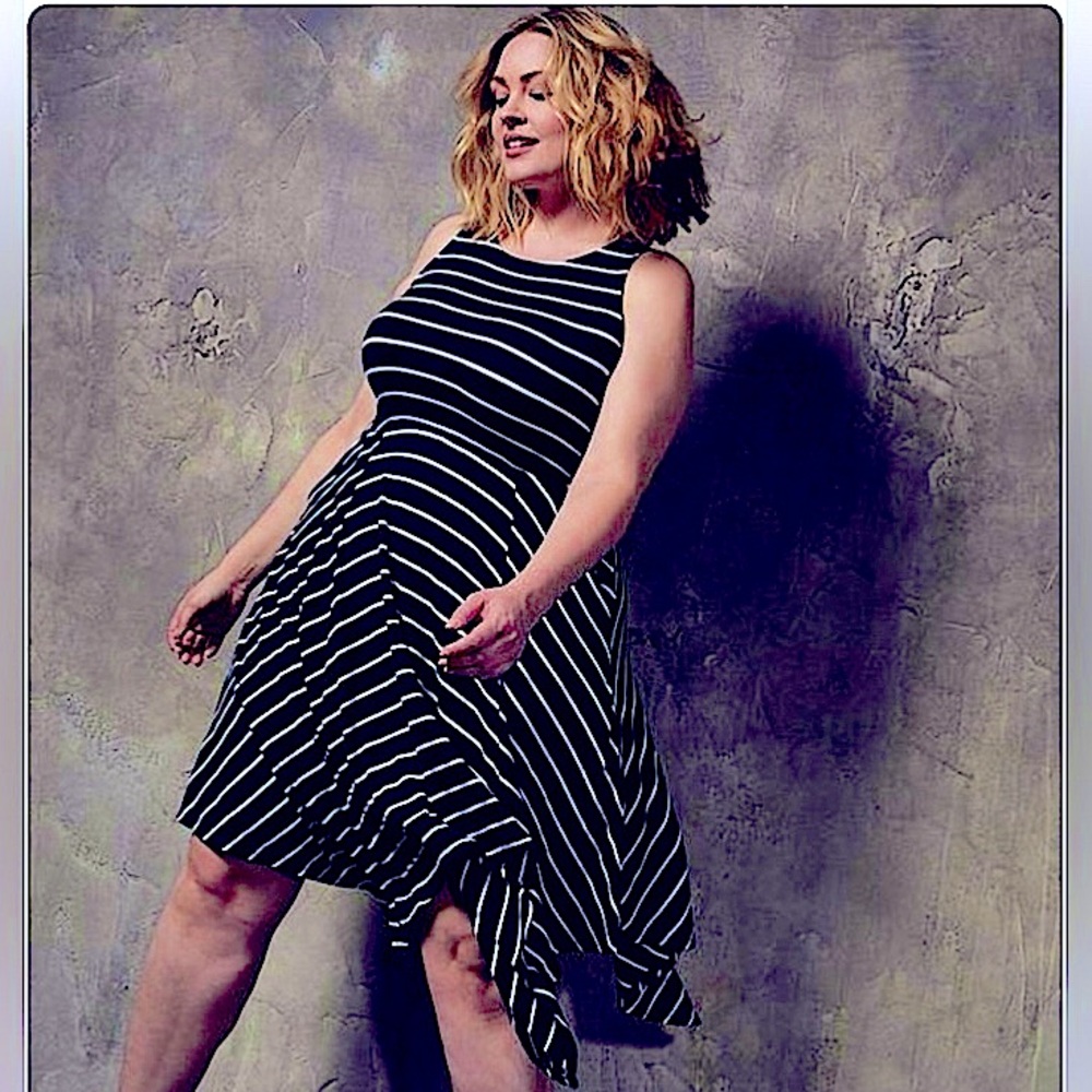 EUC 🖤 Torrid black and white striped dress handkerchief hem